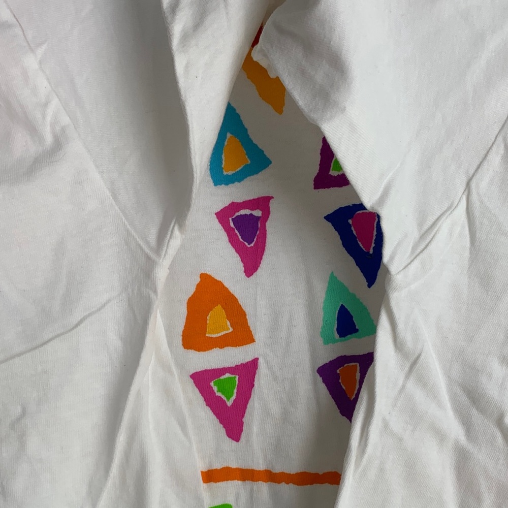 Vibrant Graphic Tee with San Francisco Design - Picture 12 of 17